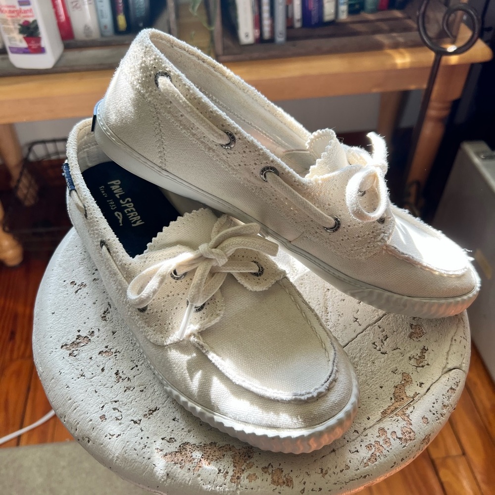 Woman’s white sz8.5 Sperry’s